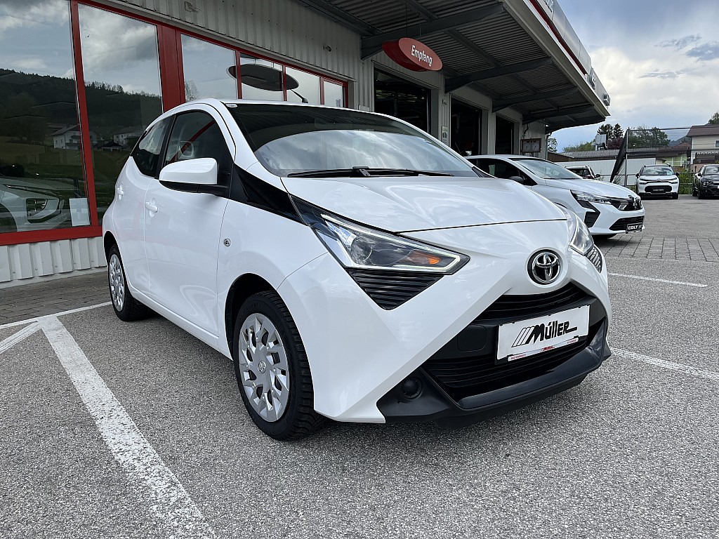 Toyota Aygo 1,0 VVT-i x-play bei  Müller Kraftfahrzeug GmbH in 