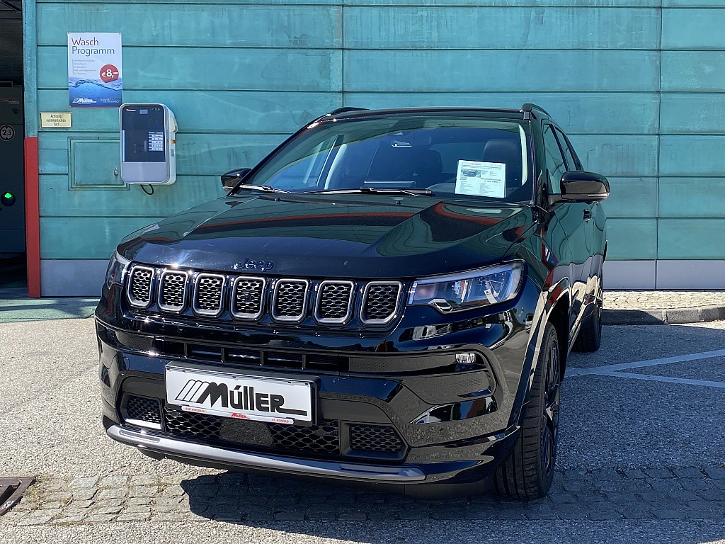 Jeep Compass 1.3 PHEV S 240 PS AT 4xe bei  Müller Kraftfahrzeug GmbH in 