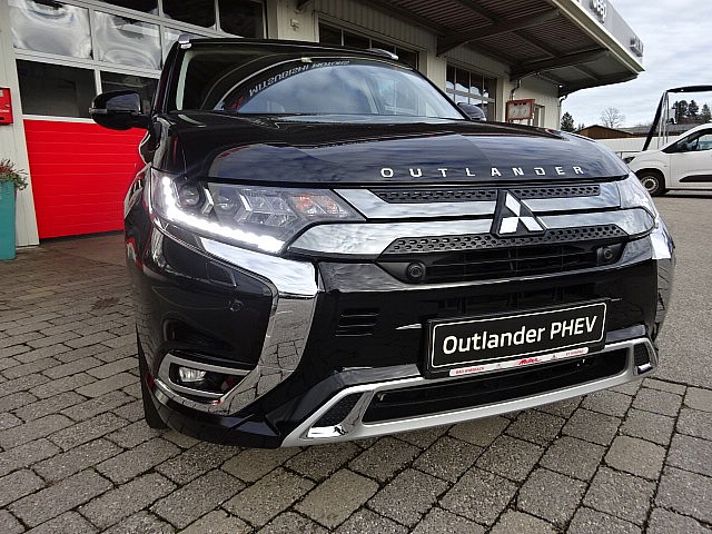 Mitsubishi Outlander 2,4 PHEV Intense+ bei  Müller Kraftfahrzeug GmbH in 